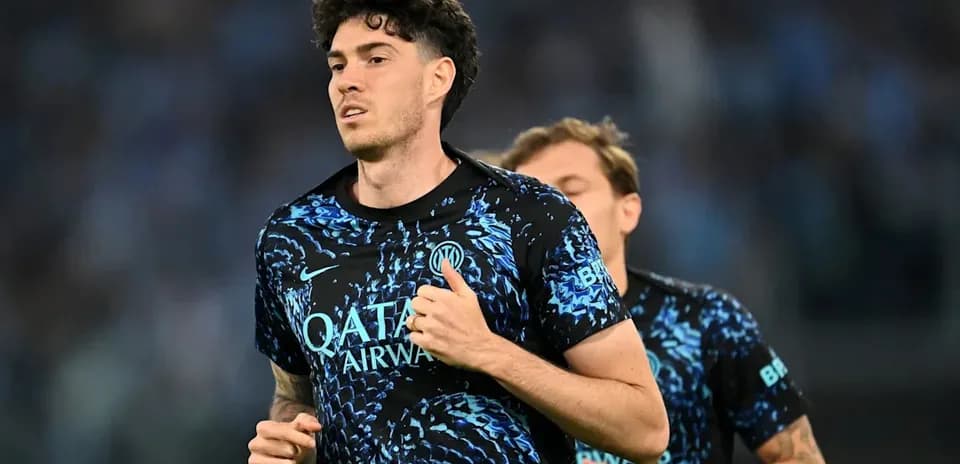 Player running during warm-up in training kit