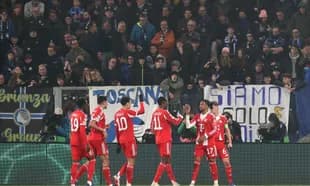 Bayern München oyunçuları sevinir