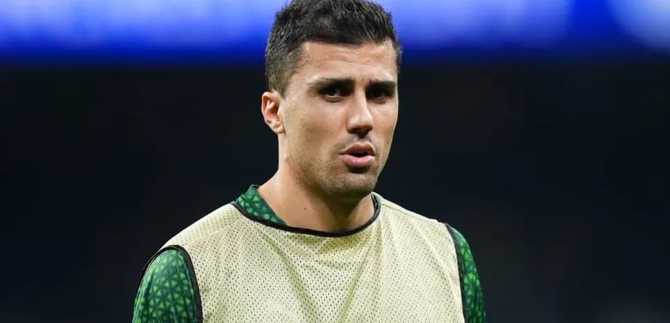 Futbolçu isinmə formasında məşq zamanı