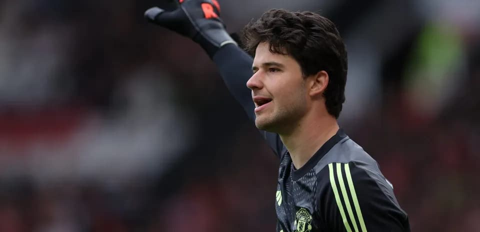 Goalkeeper directing play during Manchester United match