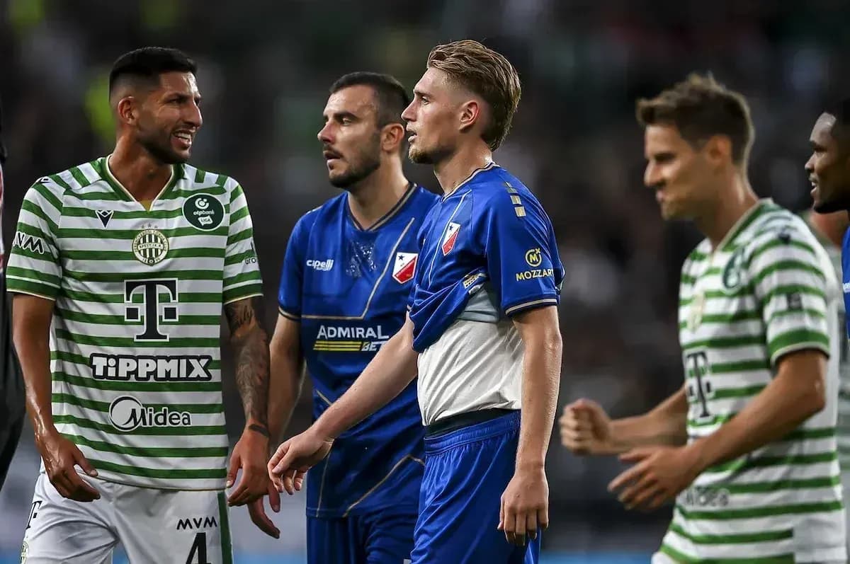 Ferencvárosi TC və Vojvodina futbolçuları mübahisə edir