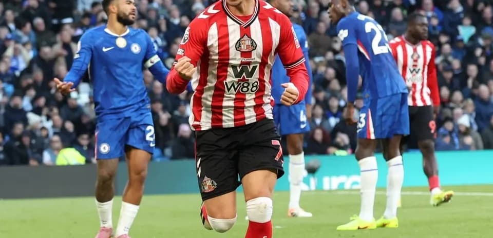 Sunderland futbolçusu qol sevinci yaşayır