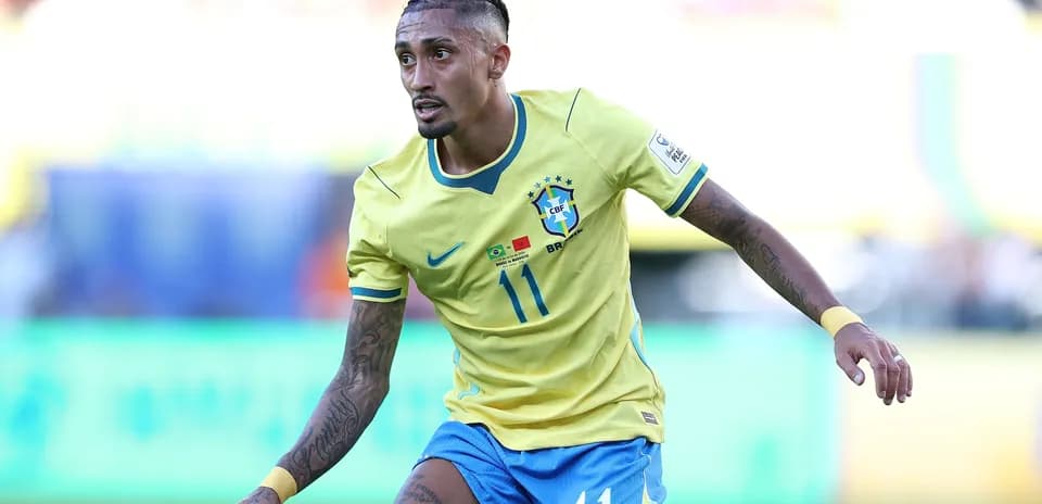 Futbolçunun Braziliya millisinin formasında hərəkət etməsi