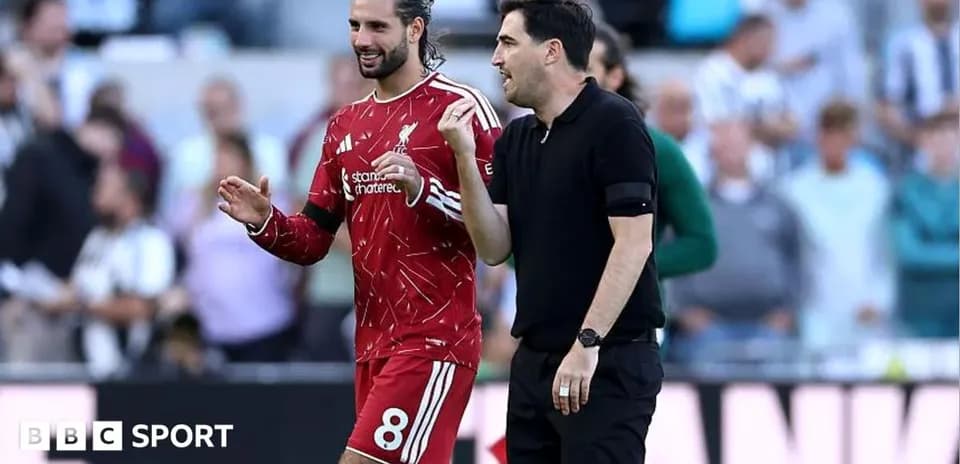 Futbolçu və məşqçi matçdan sonra müzakirə edir