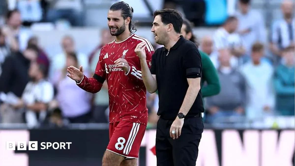 Futbolçu və məşqçi matçdan sonra müzakirə edir