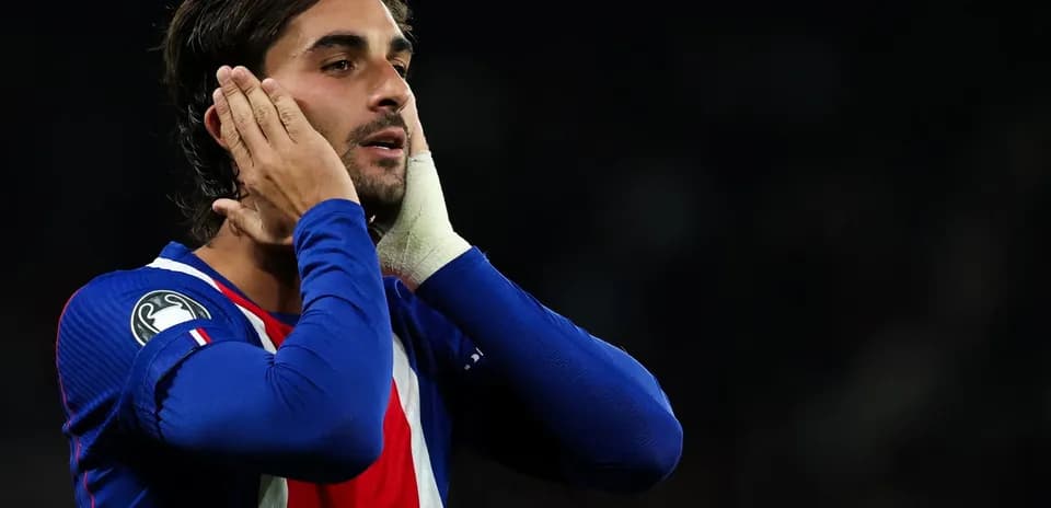 Futbolçu oyunda nəticəyə reaksiya verir