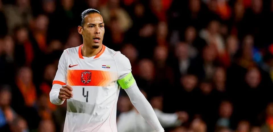 Futbolçu oyun zamanı komandası üçün pozisiyada