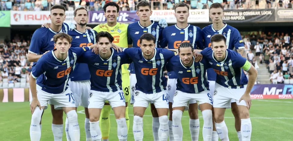 Dynamo Kyiv komandası, futbol matçı üçün hazırlıq