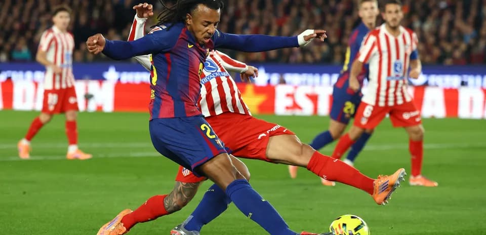 Barcelona və Atletico Madrid oyunu zamanı mübarizə