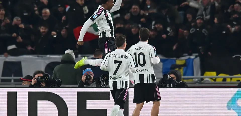Juventus oyunçuları qol sevinci yaşayır