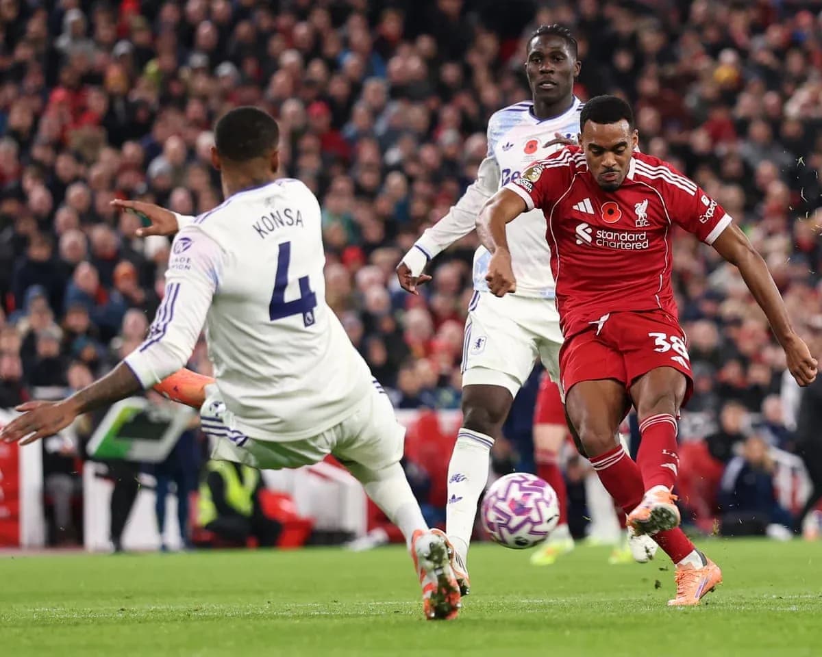 Aston Villa və Liverpool arasında futbol matçı