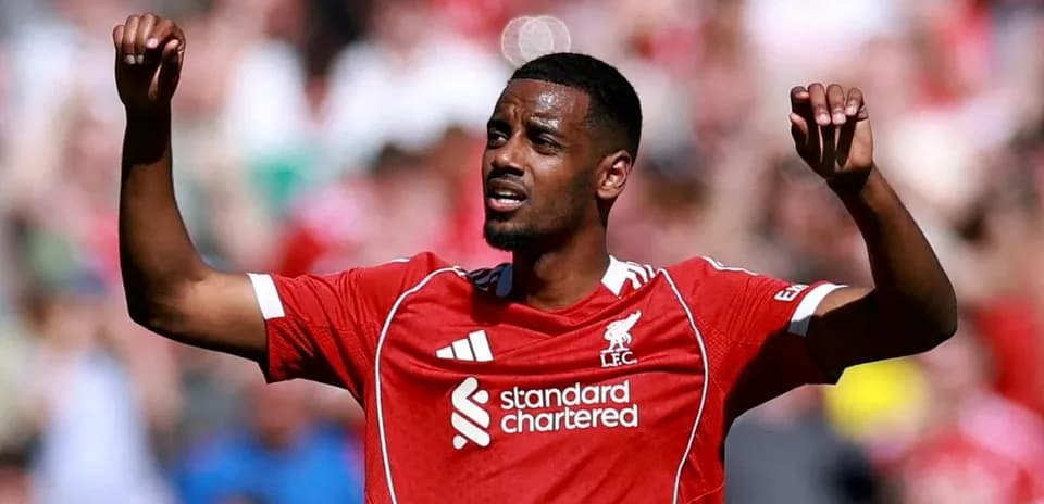 Liverpool futbolçusu meydanda