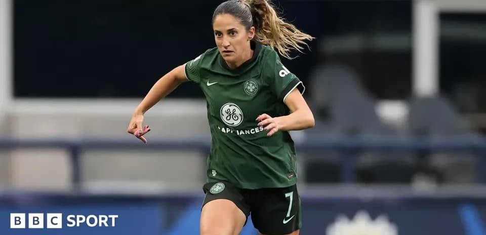 Futbolçu topa doğru qaçarkən görüntülənib
