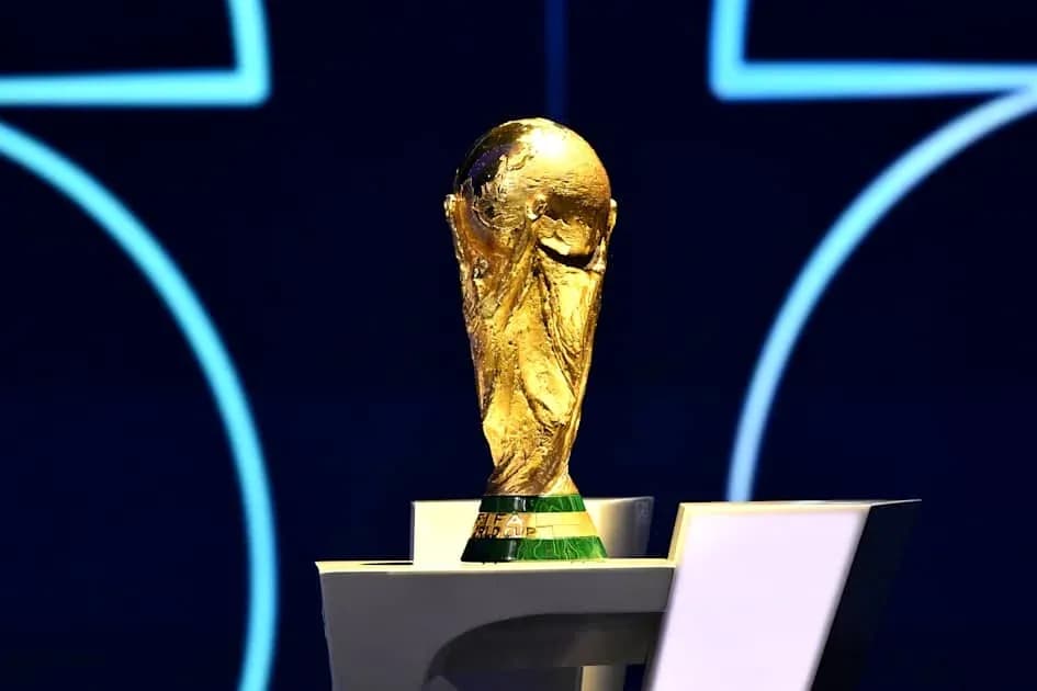 FIFA Dünya Kupası trofesi stenddə