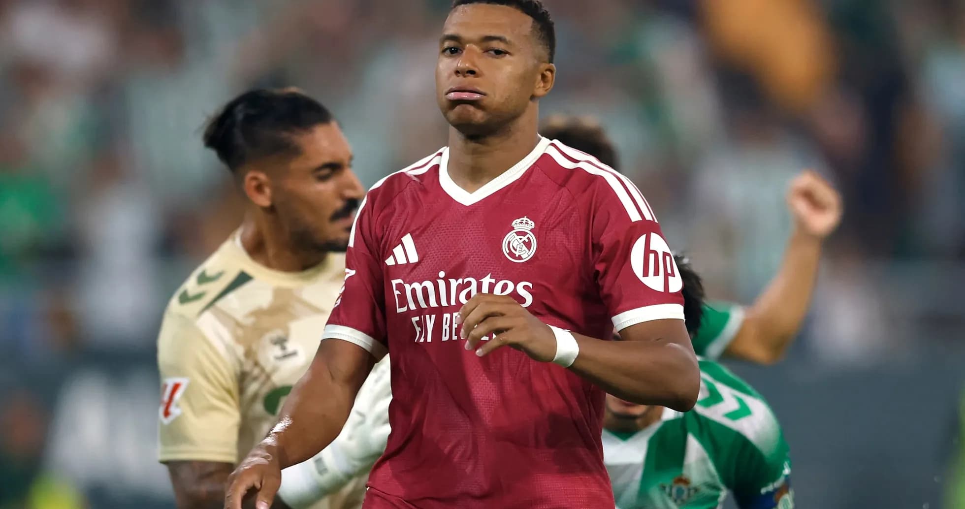 Real Madrid oyunçusu meydanda