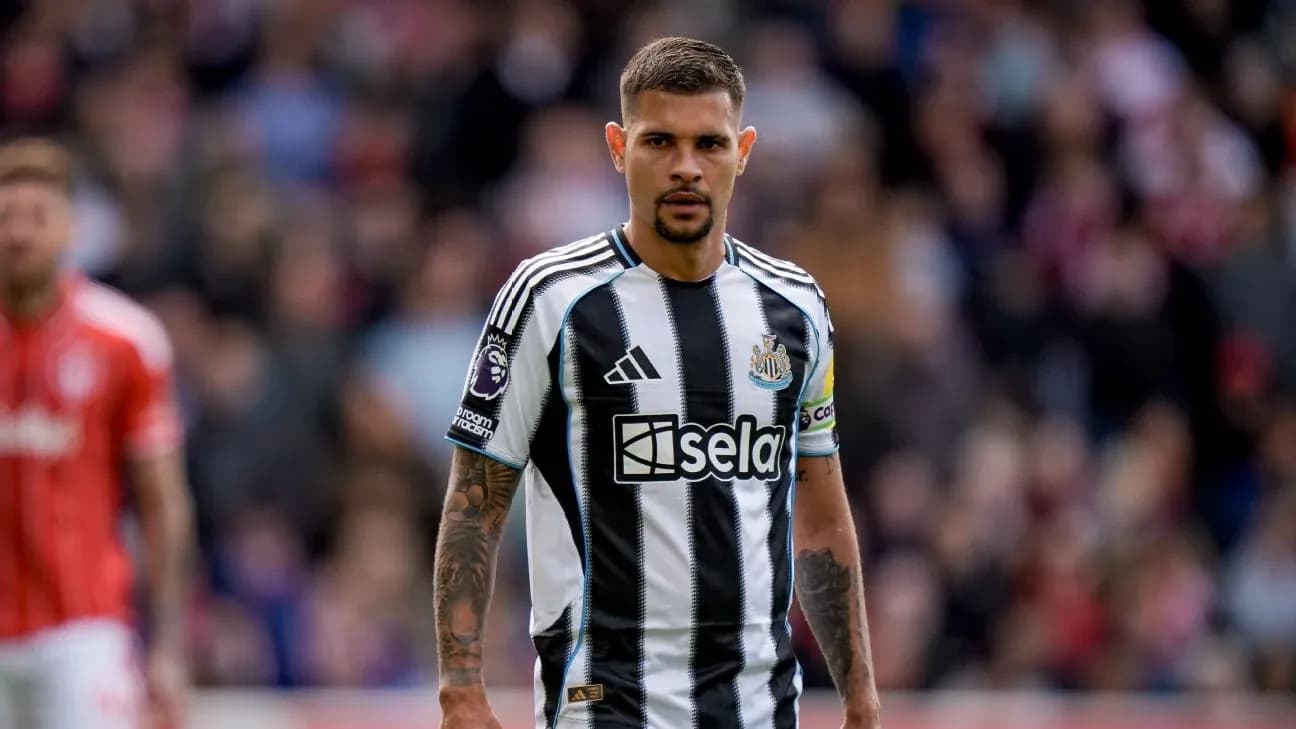 Futbolçu Newcastle formasında meydanda dayanır