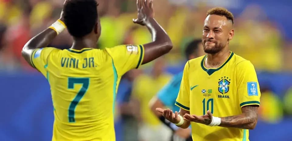 Neymar and Viní Jr. celebrating a goal during match