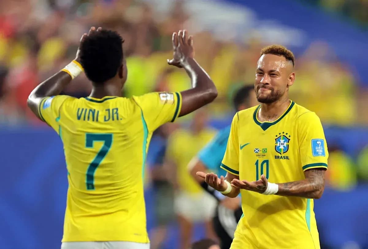 Neymar and Viní Jr. celebrating a goal during match