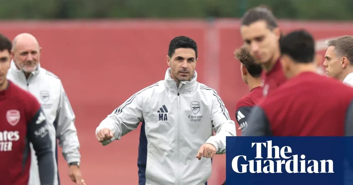 Arsenal manager instructing players during training session