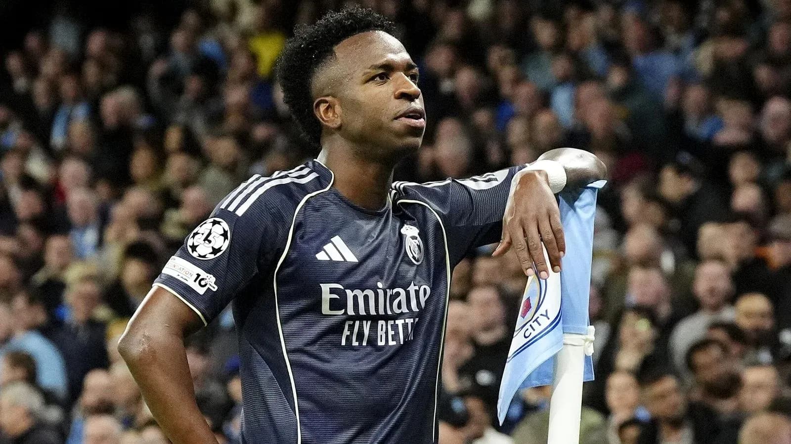 Vinícius Júnior posing near corner flag during match