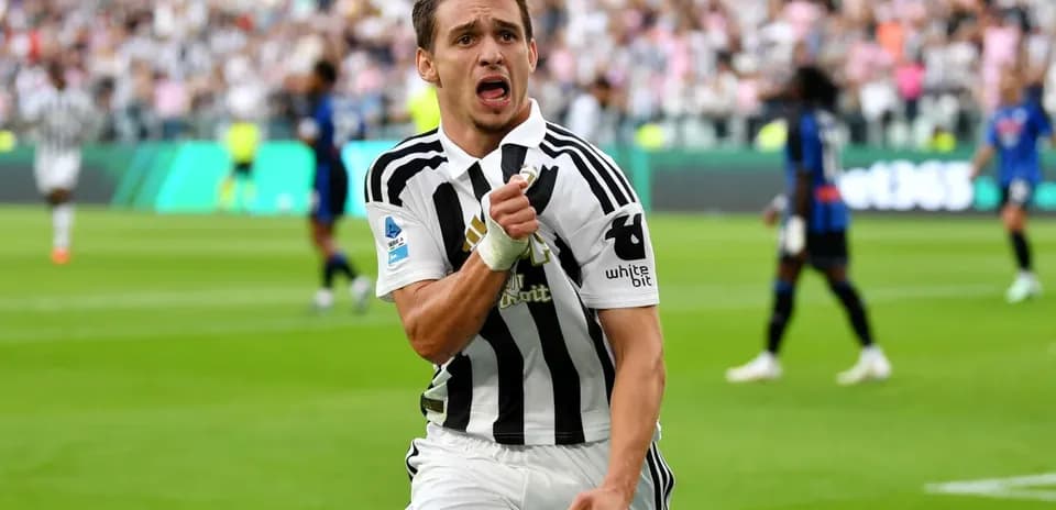 Juventus oyunçusu qələbə sevinci yaşayır