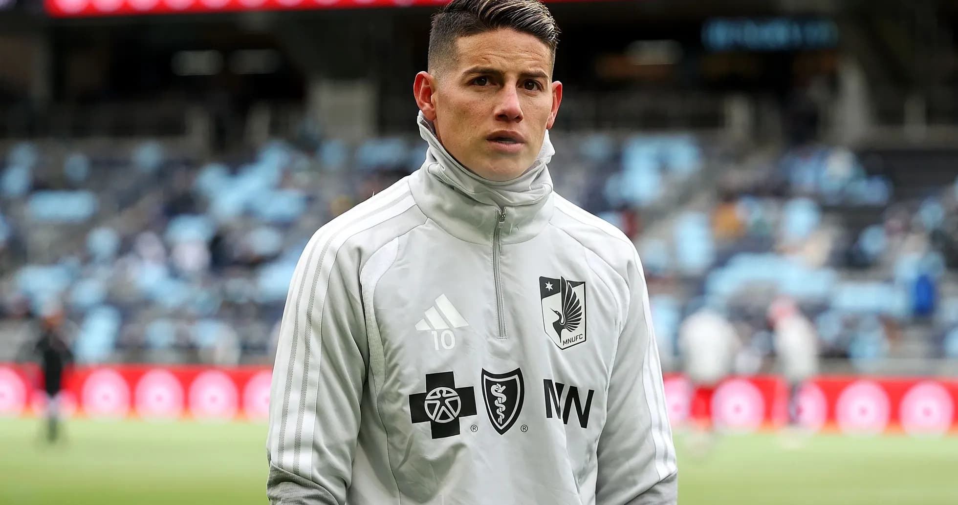 Futbolçu MNUFC forması ilə məşq zamanı