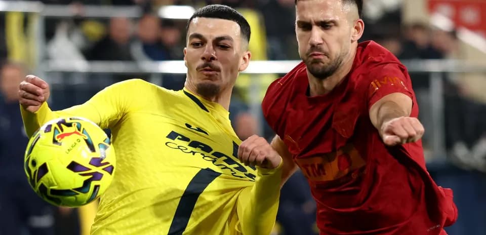 Villarreal və Celta Vigo arasında top mübarizəsi