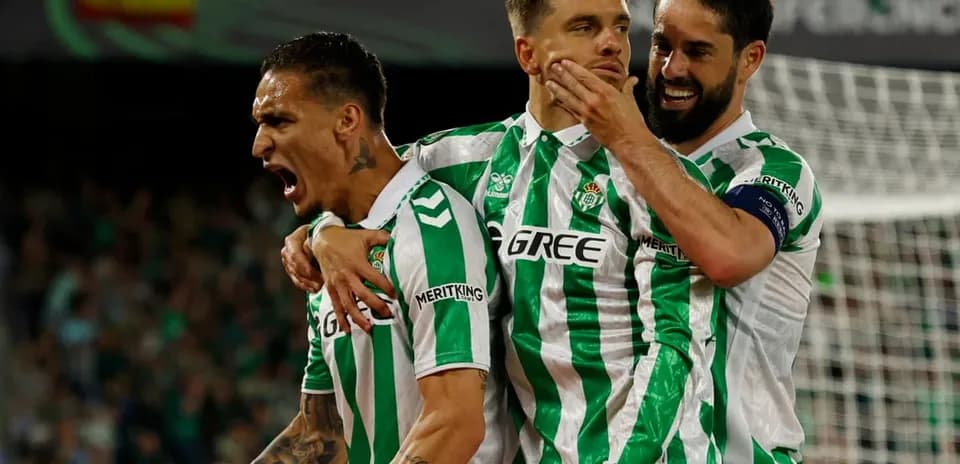 Real Betis futbolçularının sevinci
