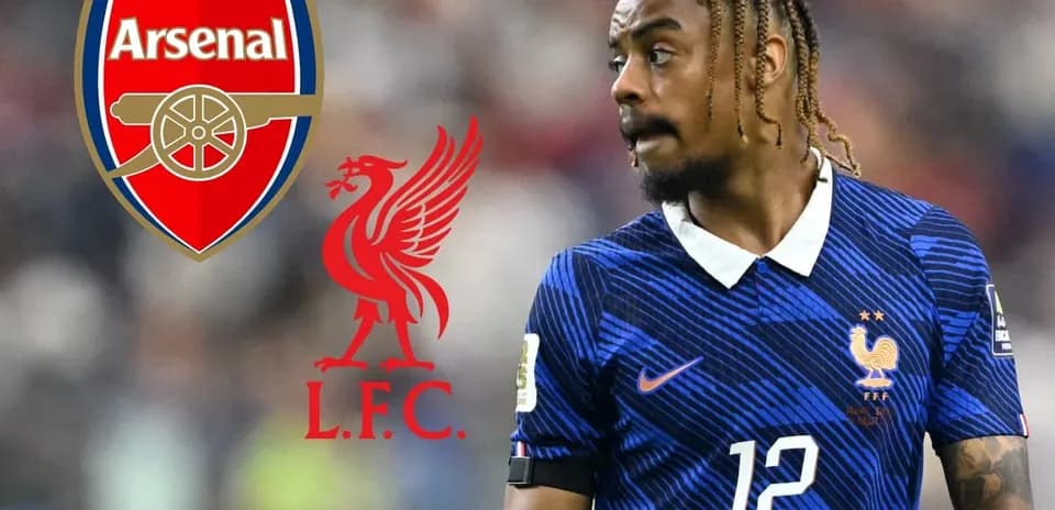 Futbolçu Fransa formasında, Arsenal və Liverpool loqoları