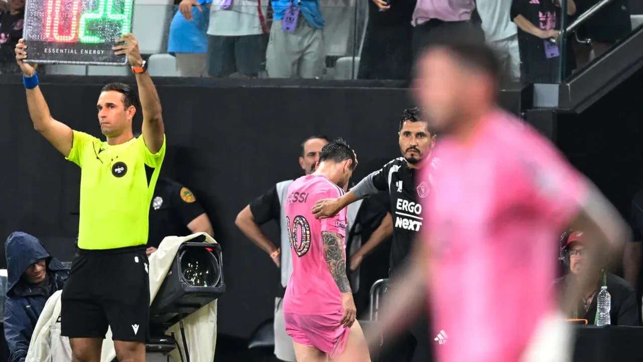 Lionel Messi substituted during match, referee signaling