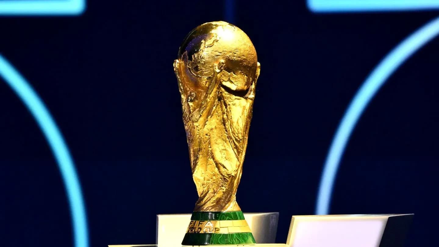 FIFA Dünya Kuboku mükafatı stenddə