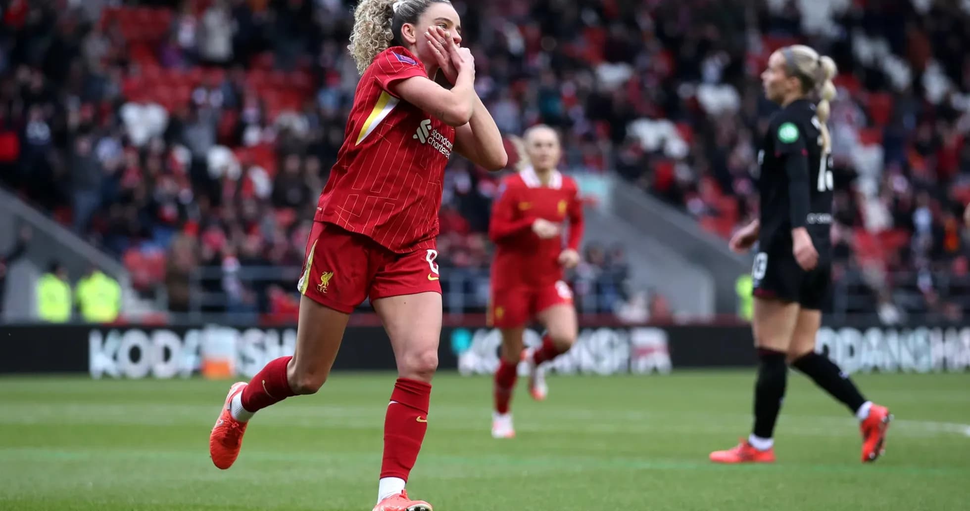 Liverpool futbolçusu qolu qeyd edir