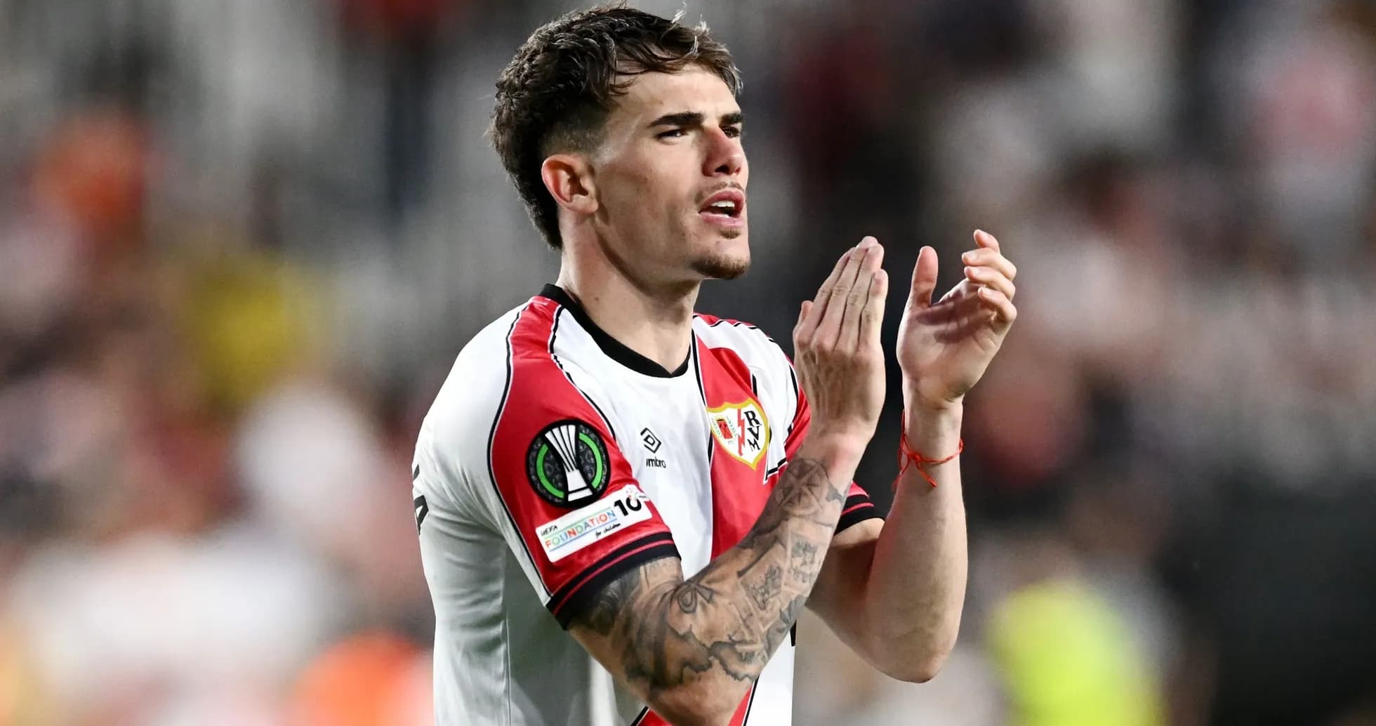 Futbolçu alqış edir, Rayo Vallecano formasında