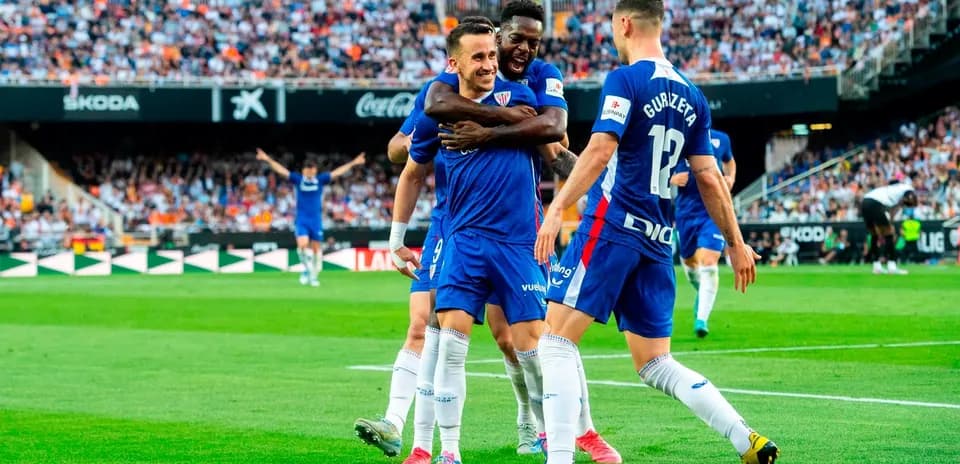 Athletic Club futbolçuları qolu qeyd edirlər