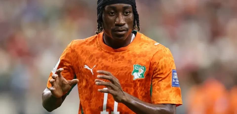 Futbolçu oyun zamanı Cote d'Ivoire formasında