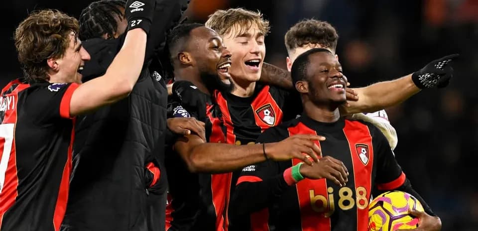 Bournemouth futbolçuları qələbə sevincində