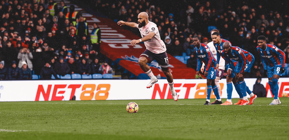 Brentford futbolçusu penalti atışı üçün qaçır