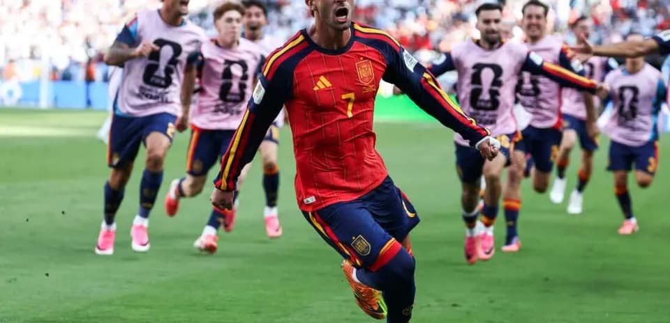 İspaniya futbolçusu qolu qeyd edir