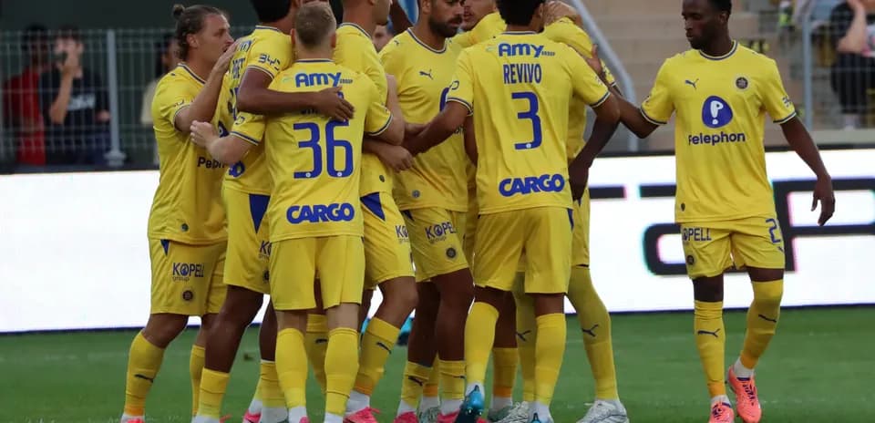 Maccabi Tel Aviv futbolçuları qeyd edir