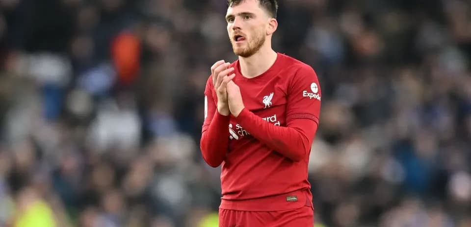 Futbolçu Liverpool formasında alqışlayır