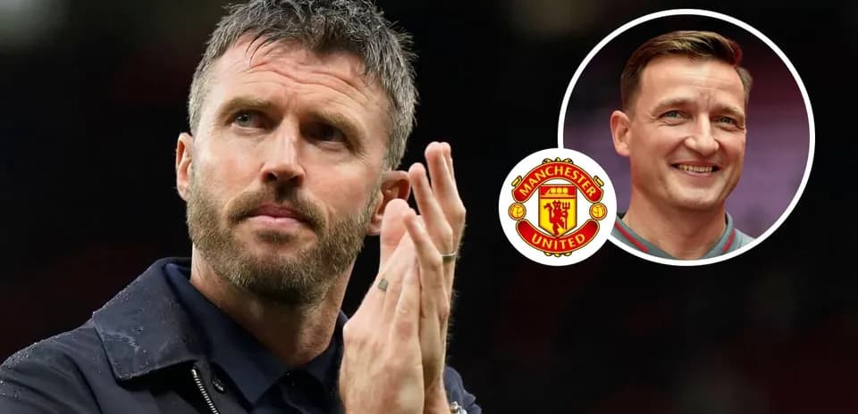 Michael Carrick clapping at Manchester United event
