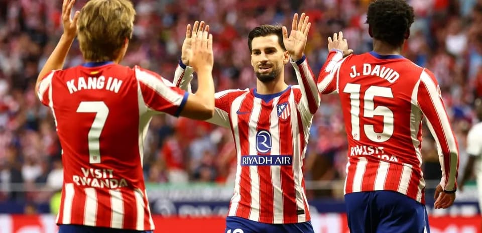 Atletiko Madrid futbolçuları sevinir
