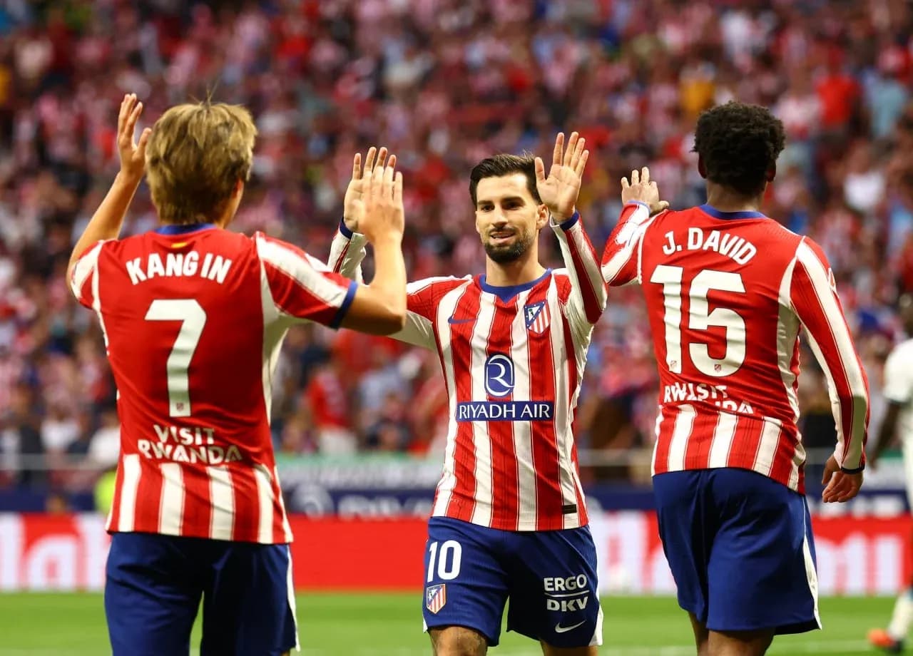 Atletiko Madrid futbolçuları sevinir