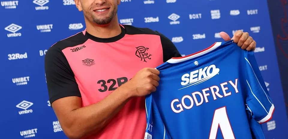 Yeni transfer Godfrey, RangersFC formasını tutuyor
