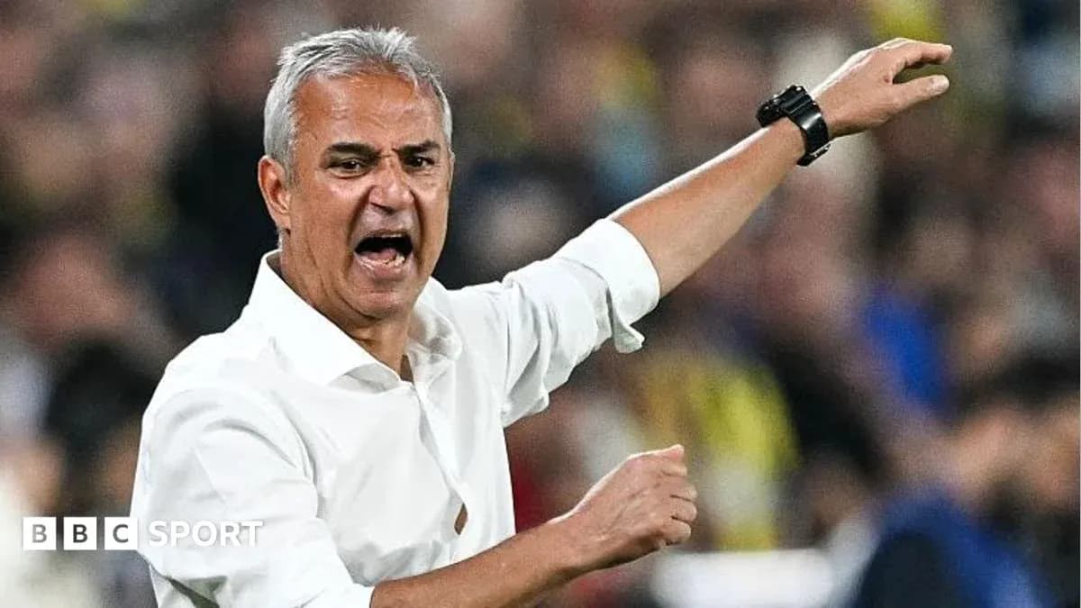 Müqavimət edən məşqçi oyunçulara istiqamət göstərir