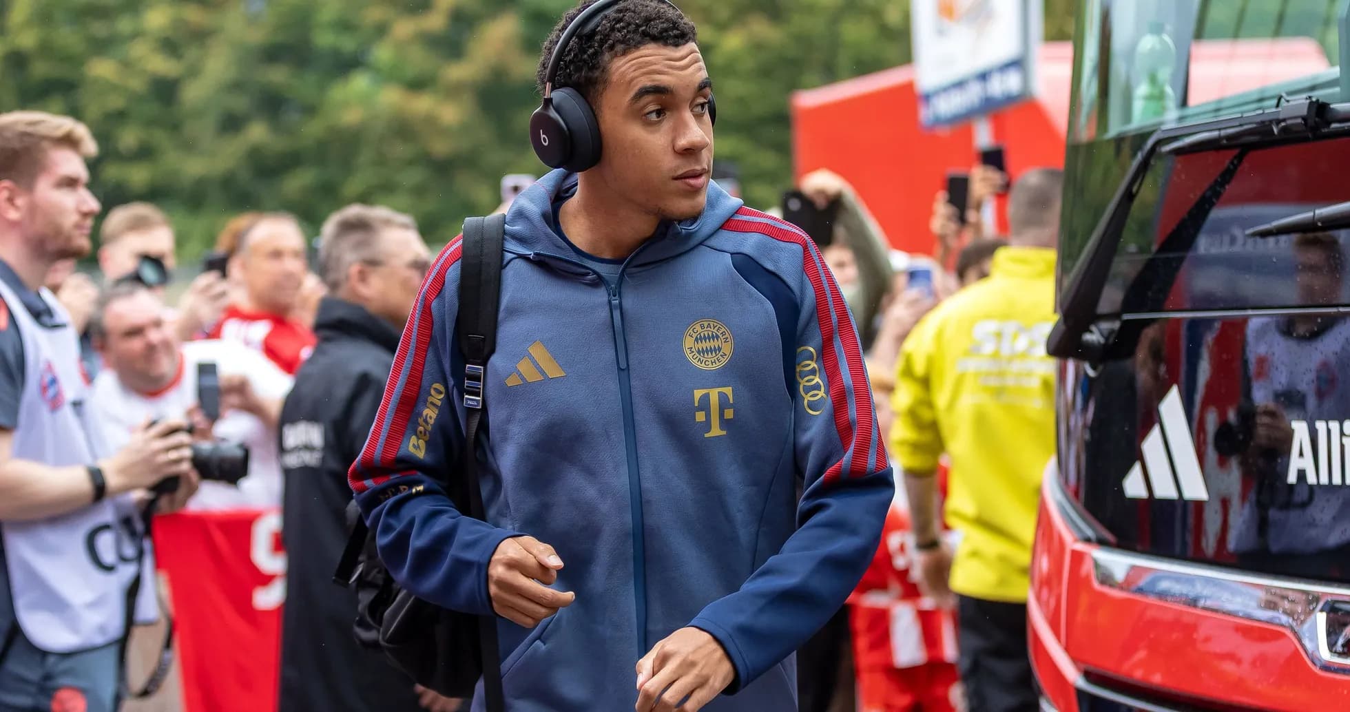 Bayern Munich player arriving at team bus