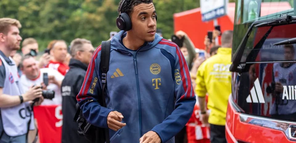Bayern Munich player arriving at team bus
