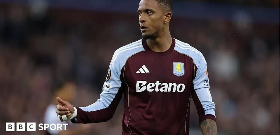 Futbolçu Aston Villa formasında oyunda