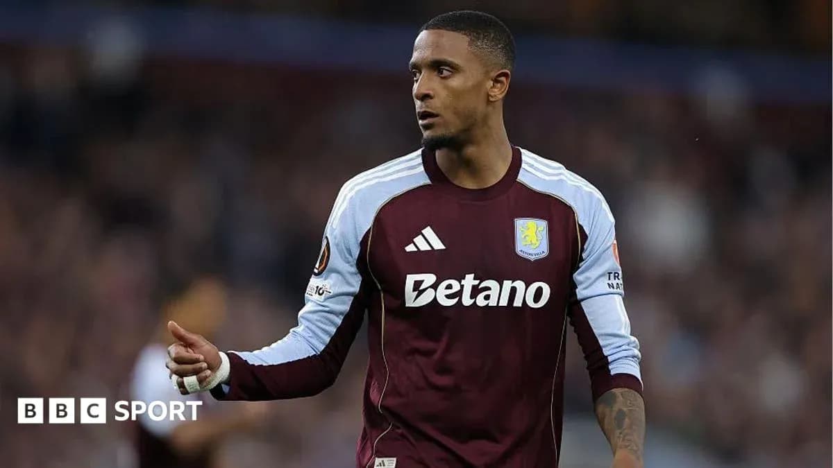 Futbolçu Aston Villa formasında oyunda