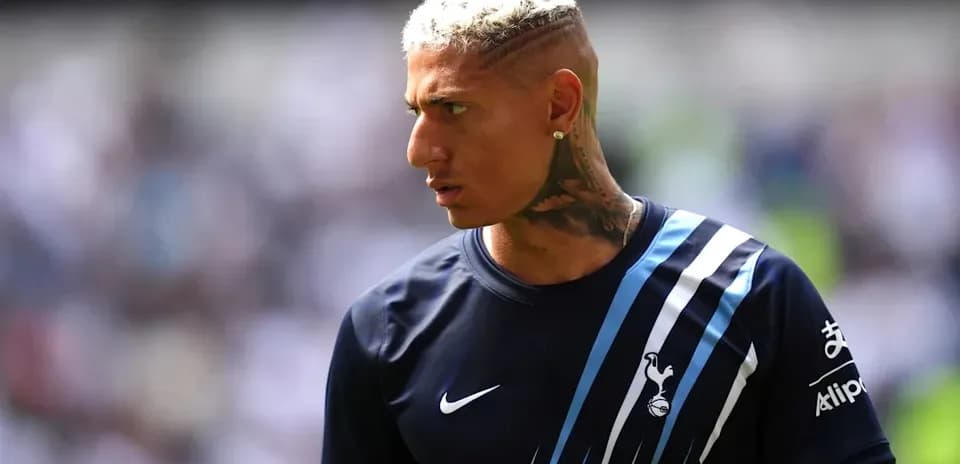 Futbolçu Tottenham formasında məşq öncəsi